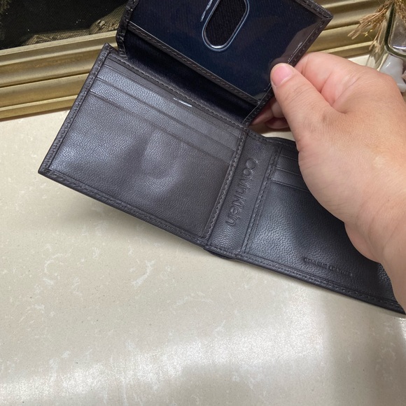 Calvin Klein Leather Wallet. UNISEX - Picture 9 of 11